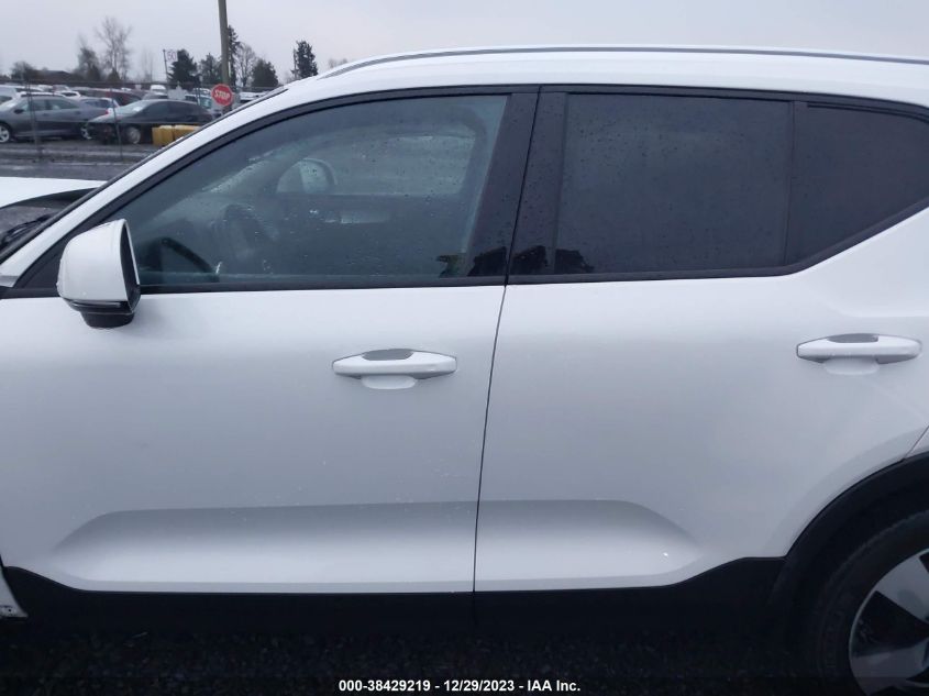 2021 VOLVO XC40 T5 MOMENTUM YV4162UK1M2465758