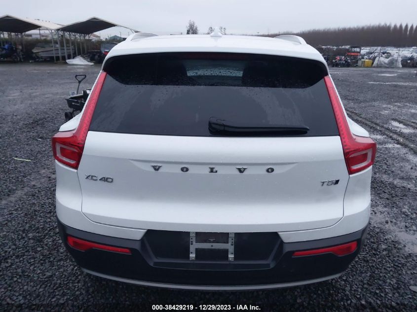 2021 VOLVO XC40 T5 MOMENTUM YV4162UK1M2465758