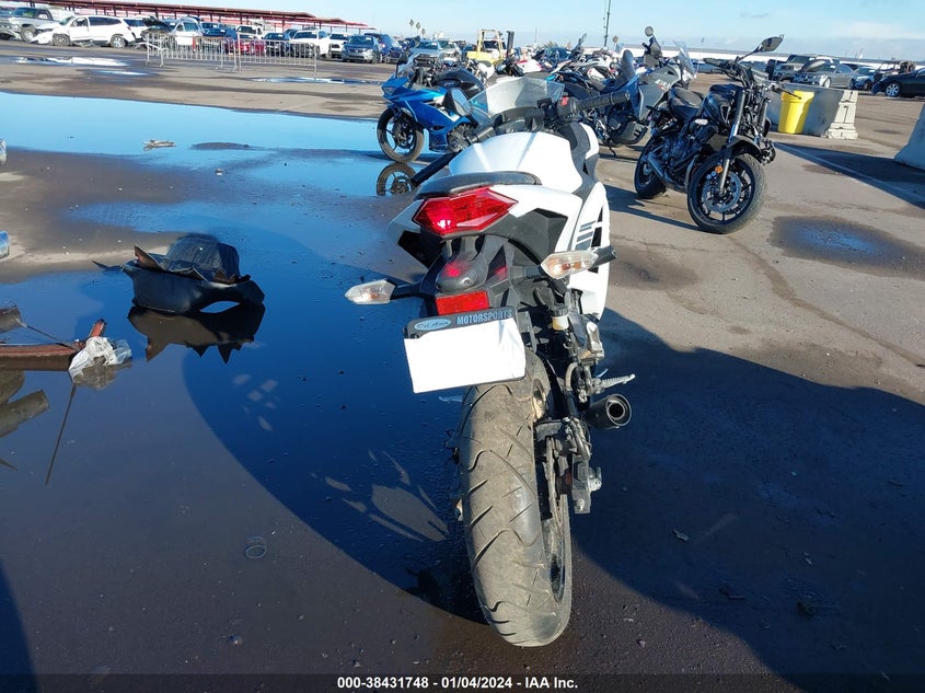 VIN JKAEX8A1XHDA33094 2017 KAWASAKI EX300 A