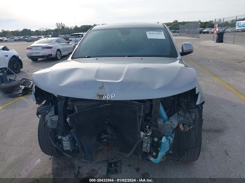VIN 1C4RJEAG7JC311762 2018 JEEP GRAND CHEROKEE LAREDO 4X2
