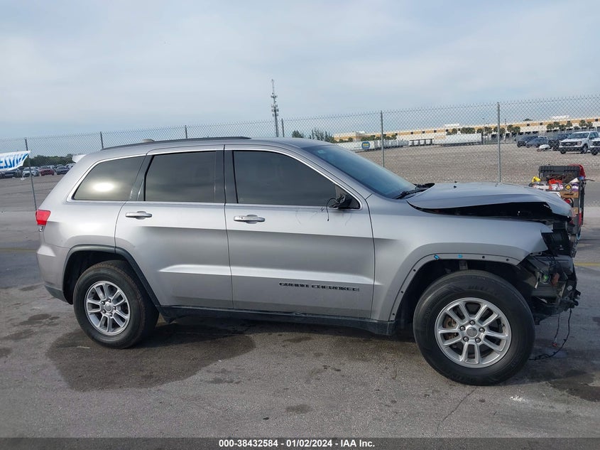 VIN 1C4RJEAG7JC311762 2018 JEEP GRAND CHEROKEE LAREDO 4X2