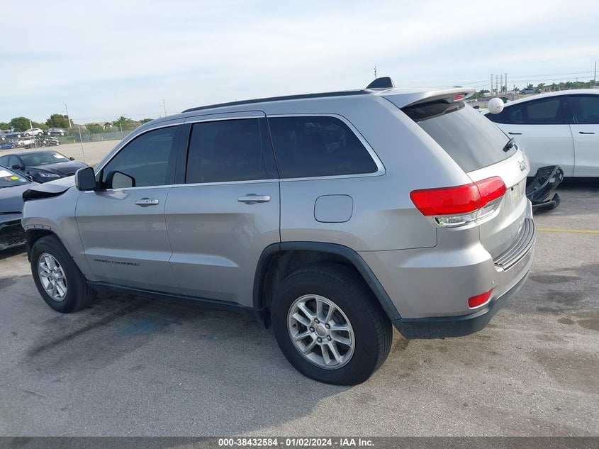 VIN 1C4RJEAG7JC311762 2018 JEEP GRAND CHEROKEE LAREDO 4X2