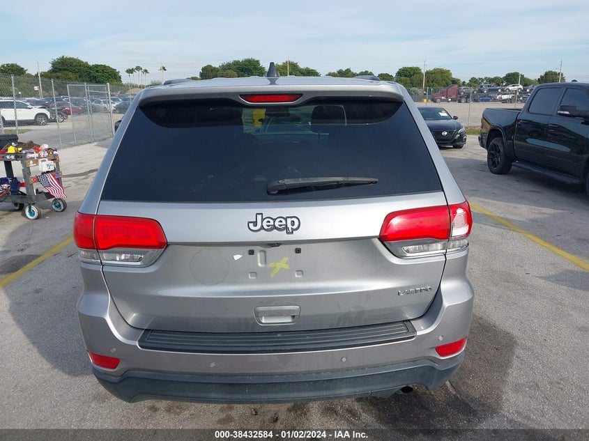 VIN 1C4RJEAG7JC311762 2018 JEEP GRAND CHEROKEE LAREDO 4X2
