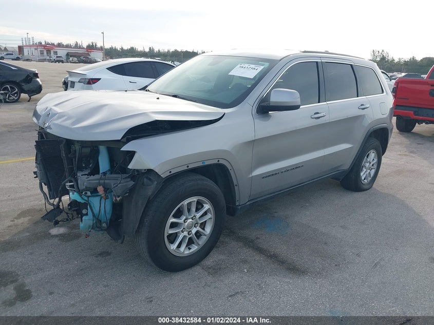 VIN 1C4RJEAG7JC311762 2018 JEEP GRAND CHEROKEE LAREDO 4X2