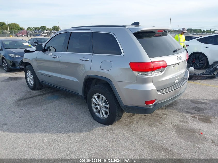 VIN 1C4RJEAG7JC311762 2018 JEEP GRAND CHEROKEE LAREDO 4X2