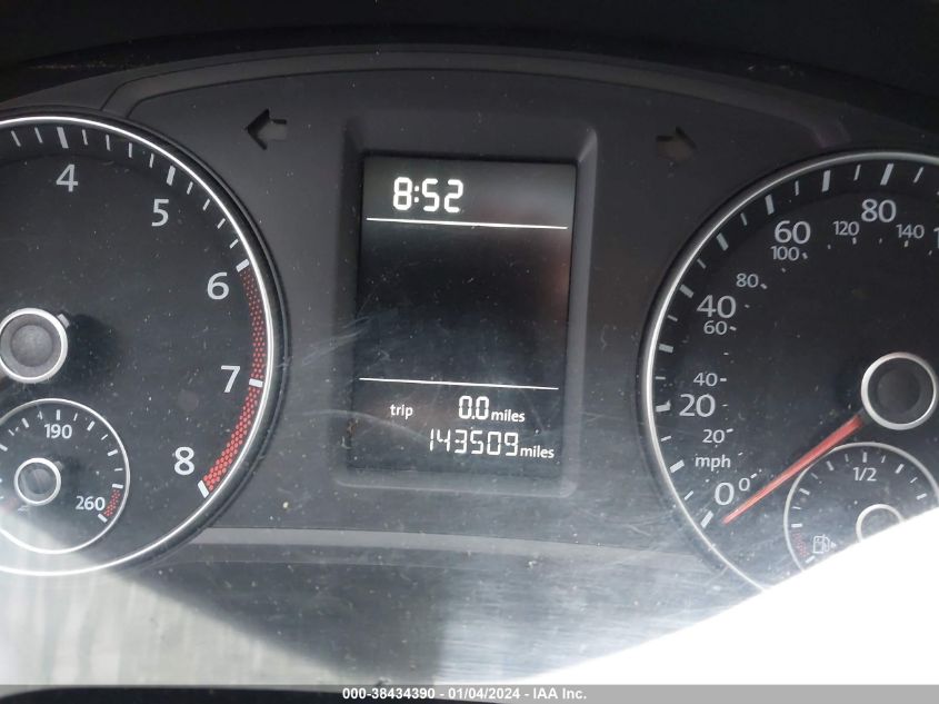 2013 VOLKSWAGEN PASSAT S - 1VWAP7A36DC090158