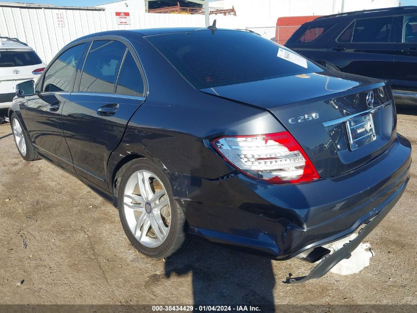 2013 MERCEDES-BENZ C 250 LUXURY/SPORT - WDDGF4HB6DA857813
