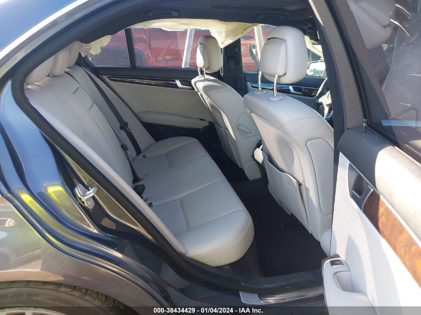 2013 MERCEDES-BENZ C 250 LUXURY/SPORT - WDDGF4HB6DA857813