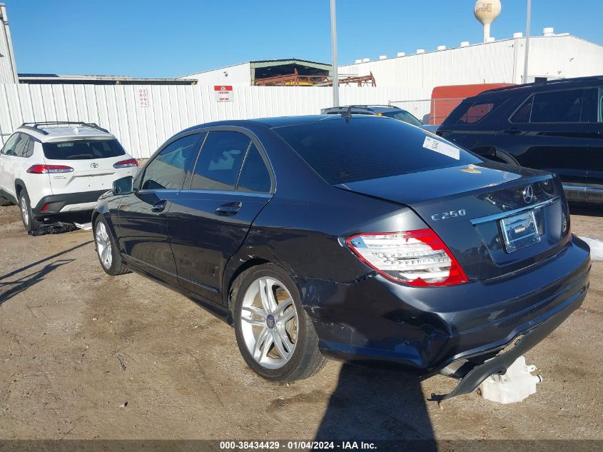 2013 MERCEDES-BENZ C 250 LUXURY/SPORT - WDDGF4HB6DA857813