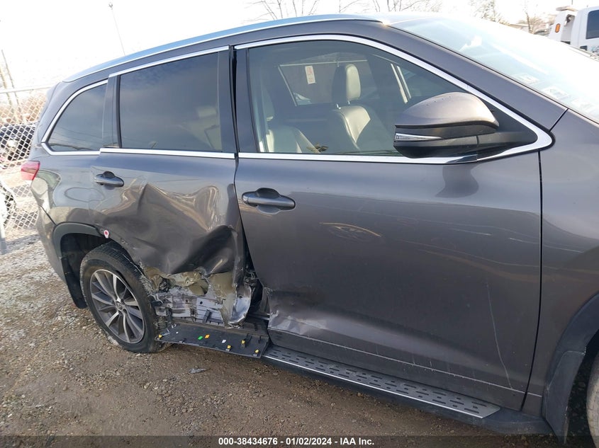 VIN 5TDJZRFH6HS441555 2017 TOYOTA HIGHLANDER XLE