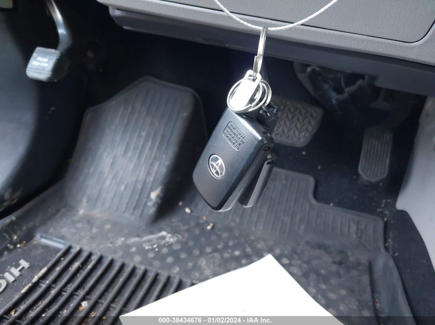 VIN 5TDJZRFH6HS441555 2017 TOYOTA HIGHLANDER XLE