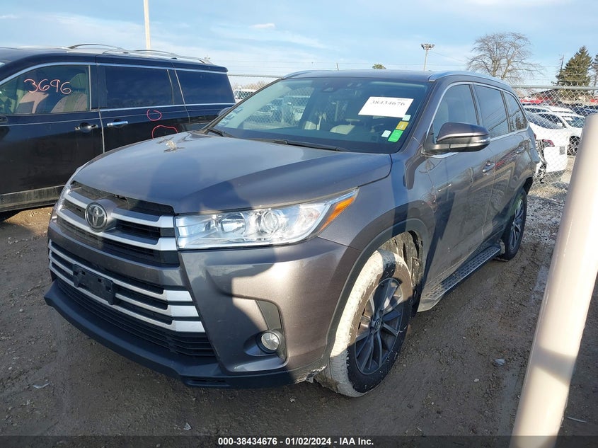 VIN 5TDJZRFH6HS441555 2017 TOYOTA HIGHLANDER XLE