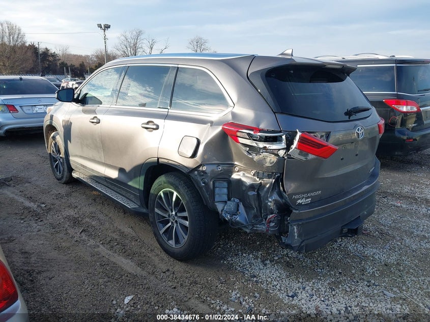 VIN 5TDJZRFH6HS441555 2017 TOYOTA HIGHLANDER XLE
