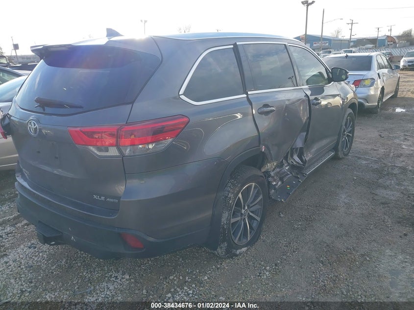 VIN 5TDJZRFH6HS441555 2017 TOYOTA HIGHLANDER XLE