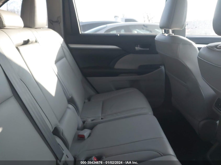 VIN 5TDJZRFH6HS441555 2017 TOYOTA HIGHLANDER XLE