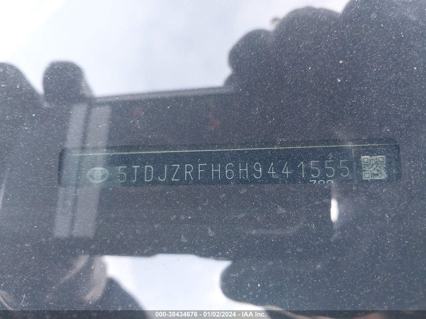 VIN 5TDJZRFH6HS441555 2017 TOYOTA HIGHLANDER XLE