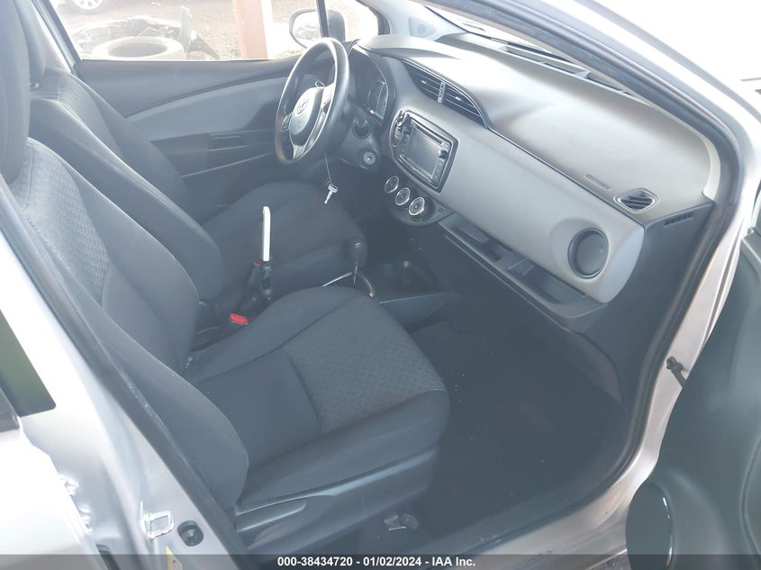 VIN VNKKTUD30HA077055 2017 TOYOTA YARIS L