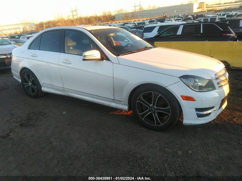2013 MERCEDES-BENZ C 300 LUXURY 4MATIC/SPORT 4MATIC - WDDGF8AB8DG118621