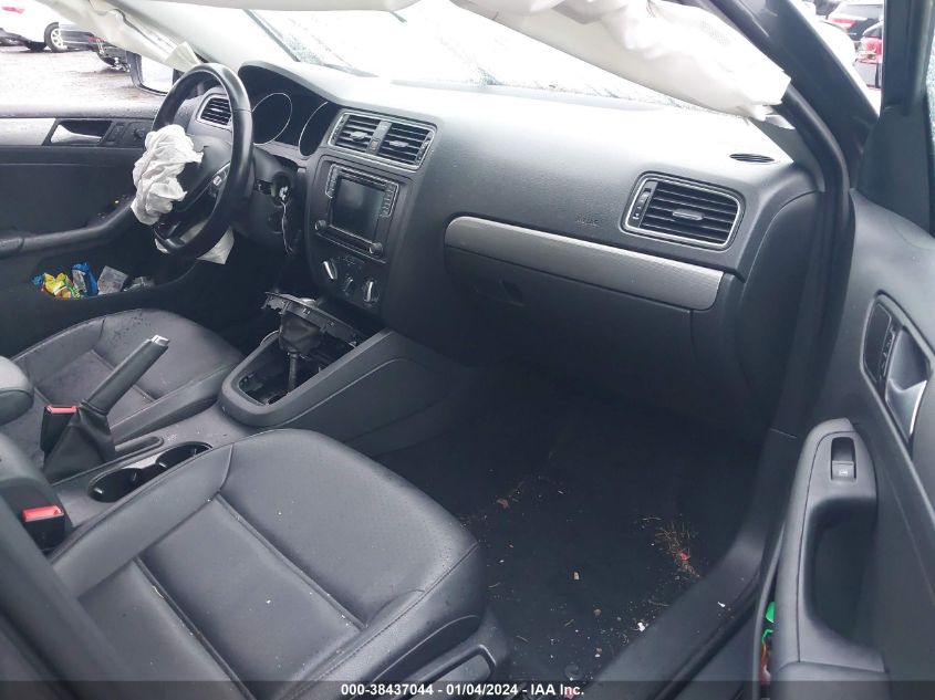 2017 VOLKSWAGEN JETTA 1.8T SEL - 3VWL17AJ6HM211476