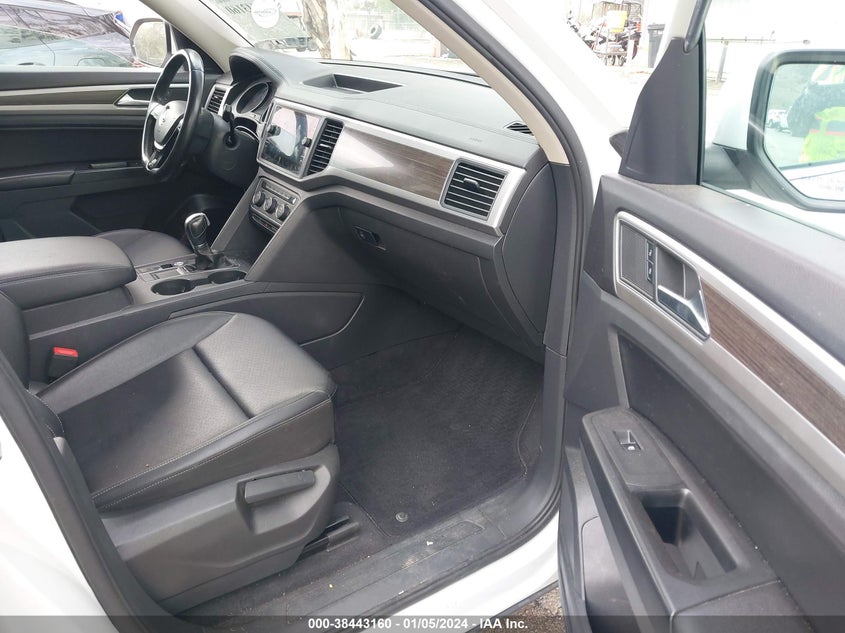VIN 1V2FR2CA3JC568421 2018 VOLKSWAGEN ATLAS SE