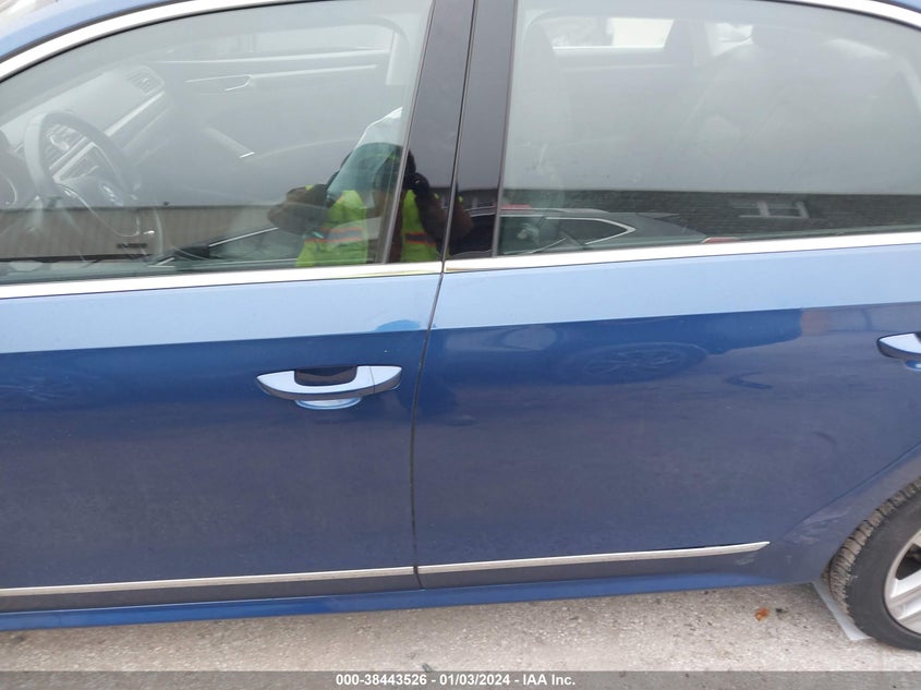 VIN 1VWGT7A30HC045387 2017 VOLKSWAGEN PASSAT SE