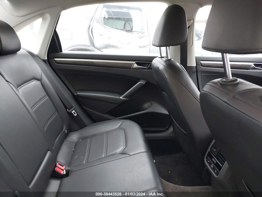 VIN 1VWGT7A30HC045387 2017 VOLKSWAGEN PASSAT SE