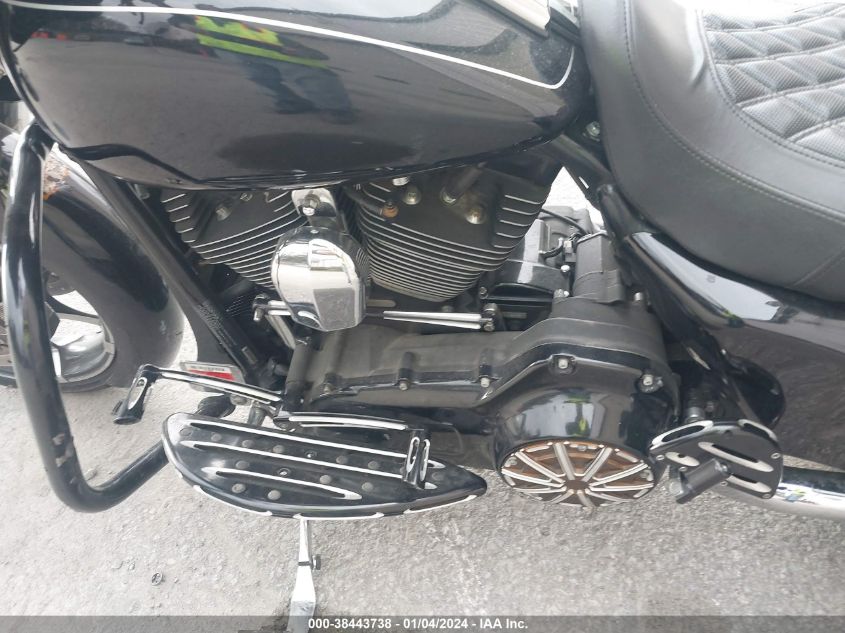 2011 HARLEY-DAVIDSON FLHXSE2 1HD1PZ819BB957735