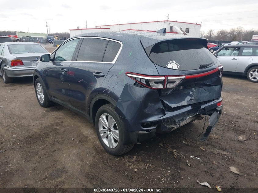 VIN KNDPMCAC0J7379717 2018 KIA SPORTAGE LX