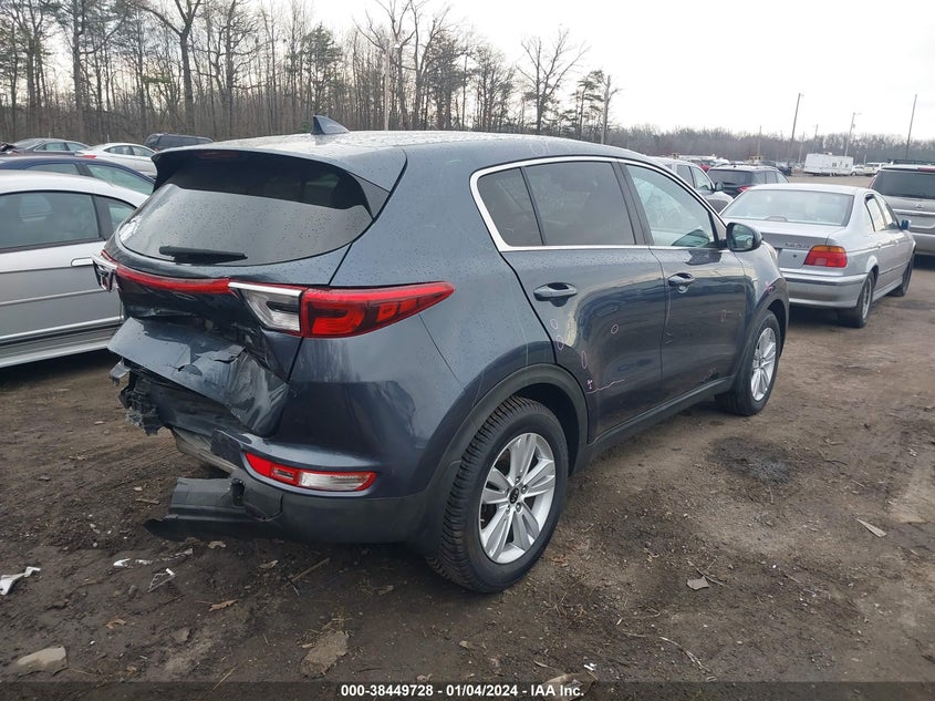 VIN KNDPMCAC0J7379717 2018 KIA SPORTAGE LX
