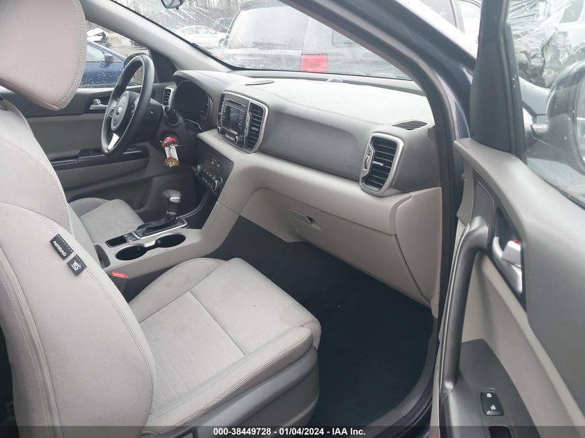 VIN KNDPMCAC0J7379717 2018 KIA SPORTAGE LX