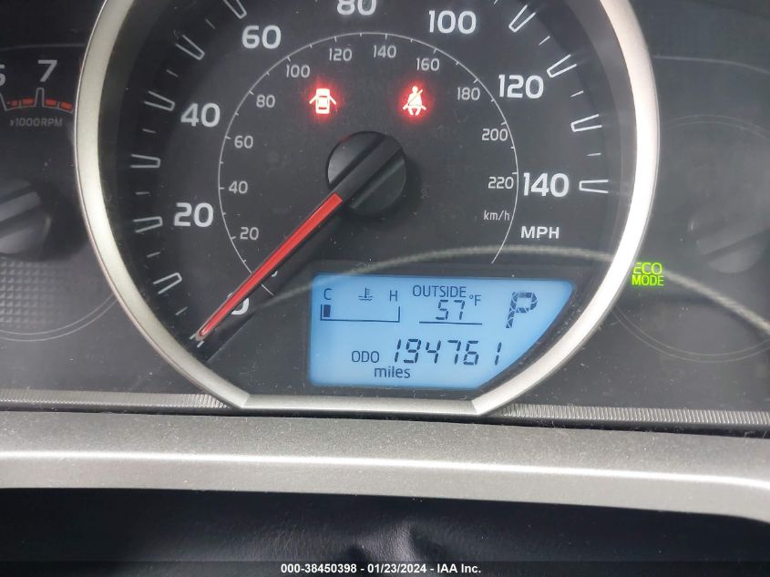 2014 TOYOTA RAV4 XLE - JTMWFREV6EJ008588