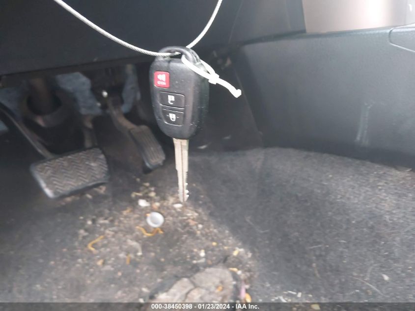 2014 TOYOTA RAV4 XLE - JTMWFREV6EJ008588
