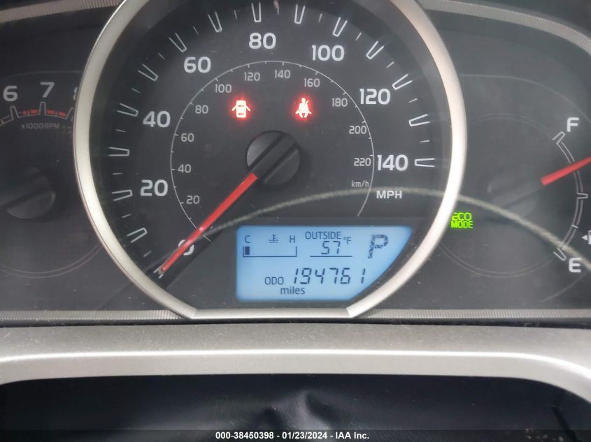 2014 TOYOTA RAV4 XLE - JTMWFREV6EJ008588