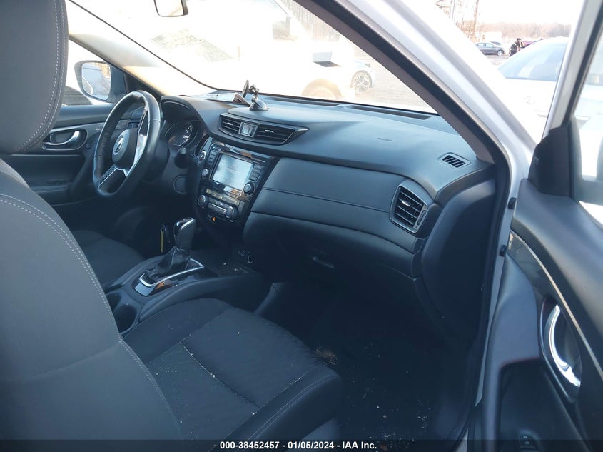 VIN KNMAT2MV2JP595584 2018 NISSAN ROGUE SV