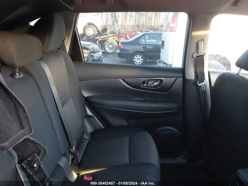 VIN KNMAT2MV2JP595584 2018 NISSAN ROGUE SV