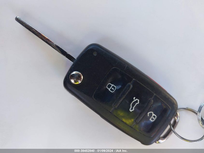 2013 VOLKSWAGEN JETTA 2.5L SE - 3VWDP7AJ0DM278488