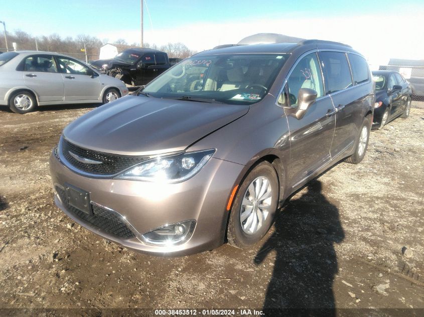 2C4RC1BG4HR660493 2017 CHRYSLER PACIFICA, photo no. 2