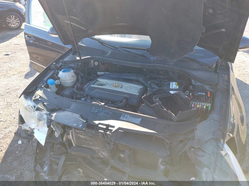 2010 VOLKSWAGEN PASSAT VIN: WVWJK7AN9AE138884