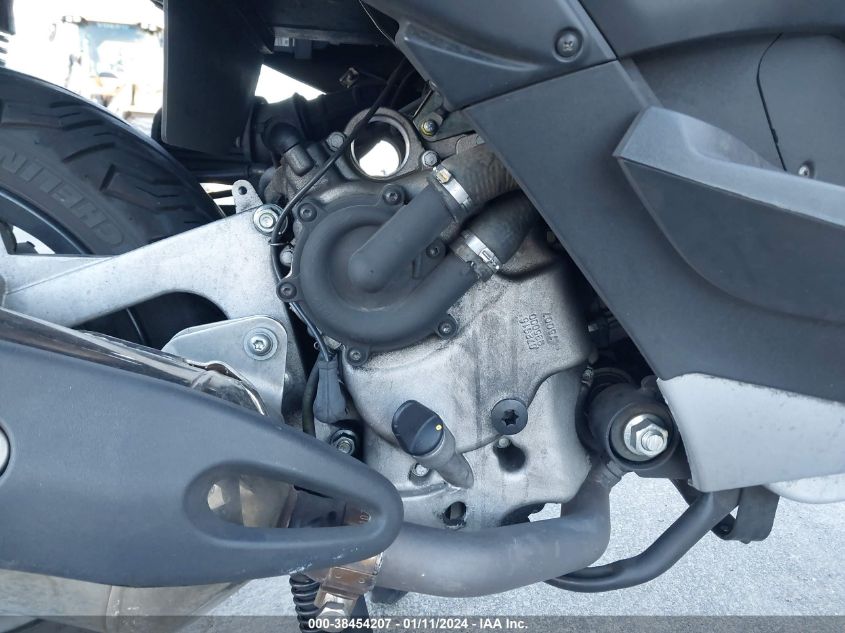 2010 PIAGGIO MP3 500 ZAPM610XXA5002182