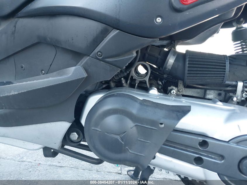 2010 PIAGGIO MP3 500 ZAPM610XXA5002182
