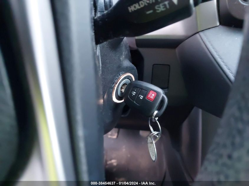 2017 TOYOTA RAV4 LE - JTMBFREV4HJ715532