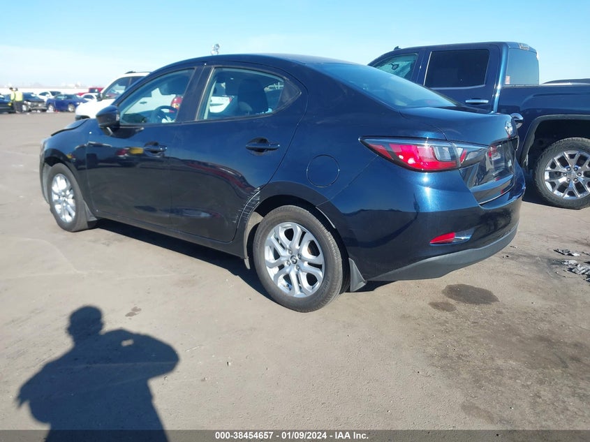 VIN 3MYDLBYV3JY315629 2018 TOYOTA YARIS IA