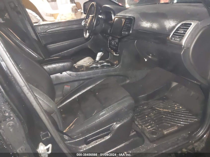 VIN 1C4RJEAG5LC364561 2020 JEEP GRAND CHEROKEE LAREDO