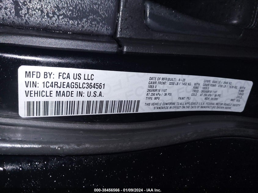 VIN 1C4RJEAG5LC364561 2020 JEEP GRAND CHEROKEE LAREDO