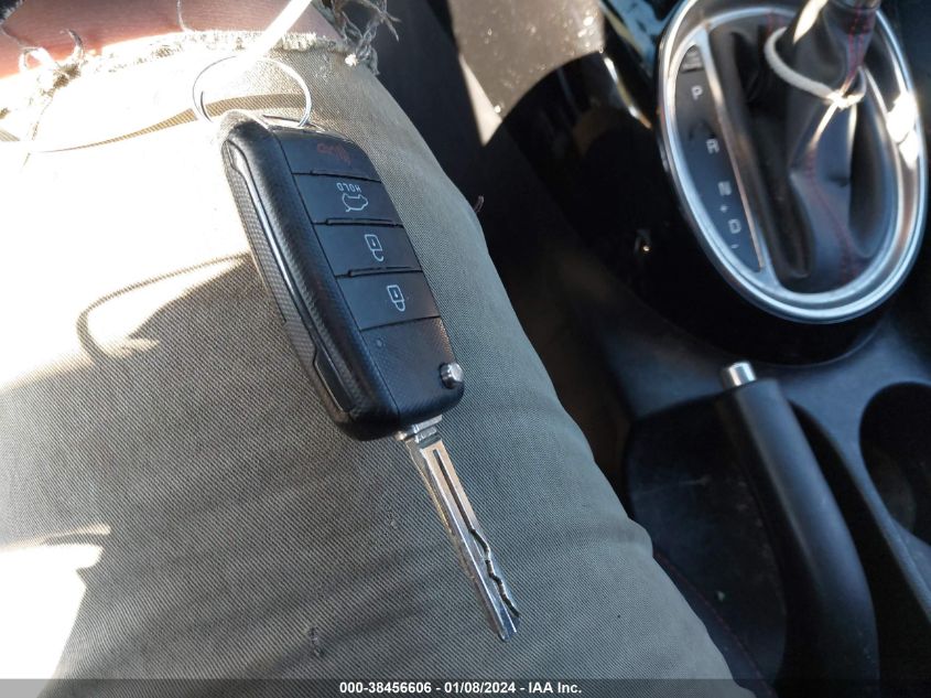 2015 KIA SOUL + - KNDJP3A54F7777213