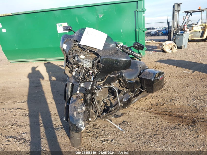 VIN 1HD1KRC33JB615493 2018 HARLEY-DAVIDSON FLHXS STREET GLIDE SPECIAL