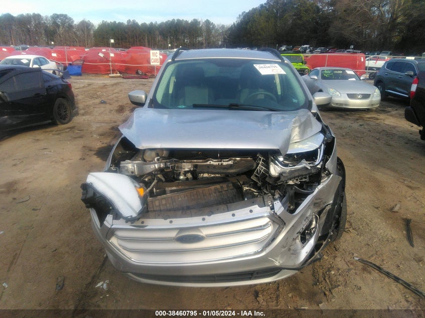VIN 1FMCU0GD3JUA78899 2018 FORD ESCAPE SE