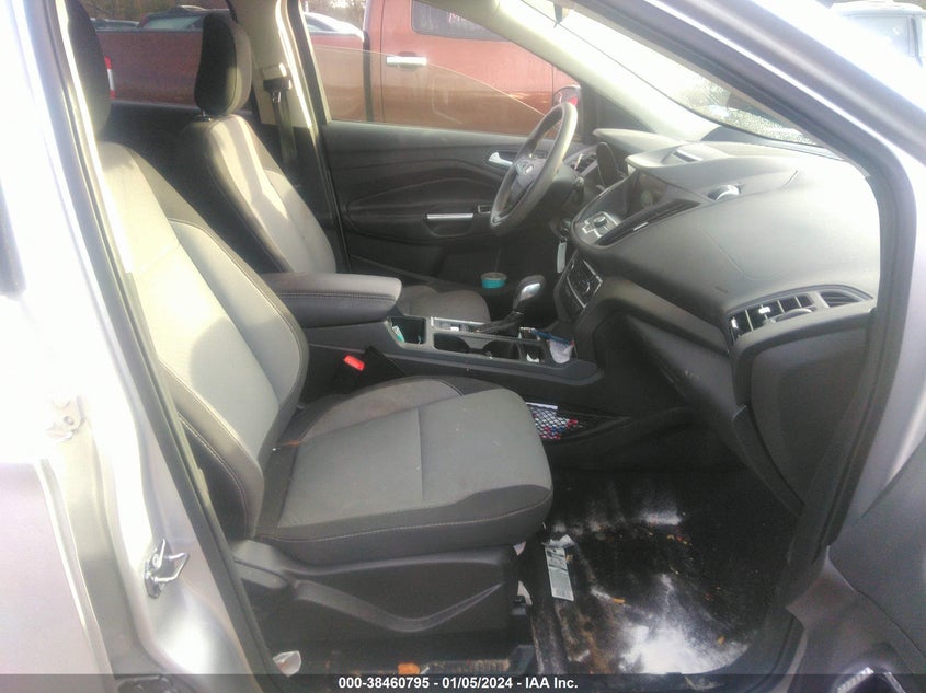 VIN 1FMCU0GD3JUA78899 2018 FORD ESCAPE SE