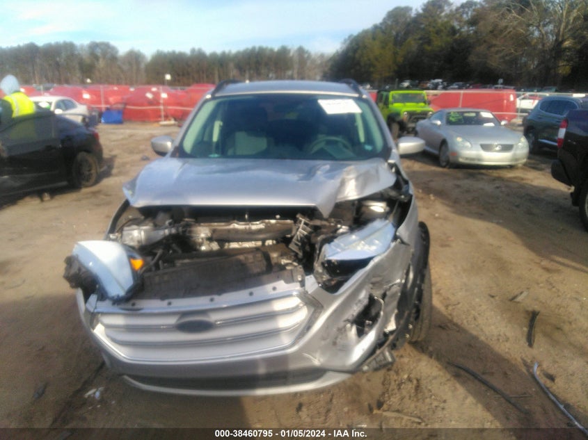 VIN 1FMCU0GD3JUA78899 2018 FORD ESCAPE SE