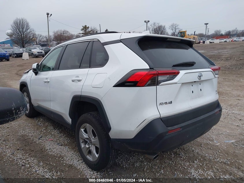 VIN 2T3P1RFV6MW221476 2021 TOYOTA RAV4 XLE